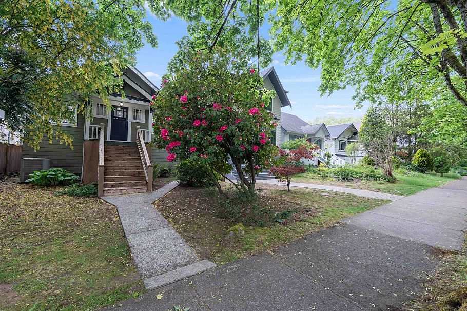 2820 W 13th Avenue Vancouver, BC - 2