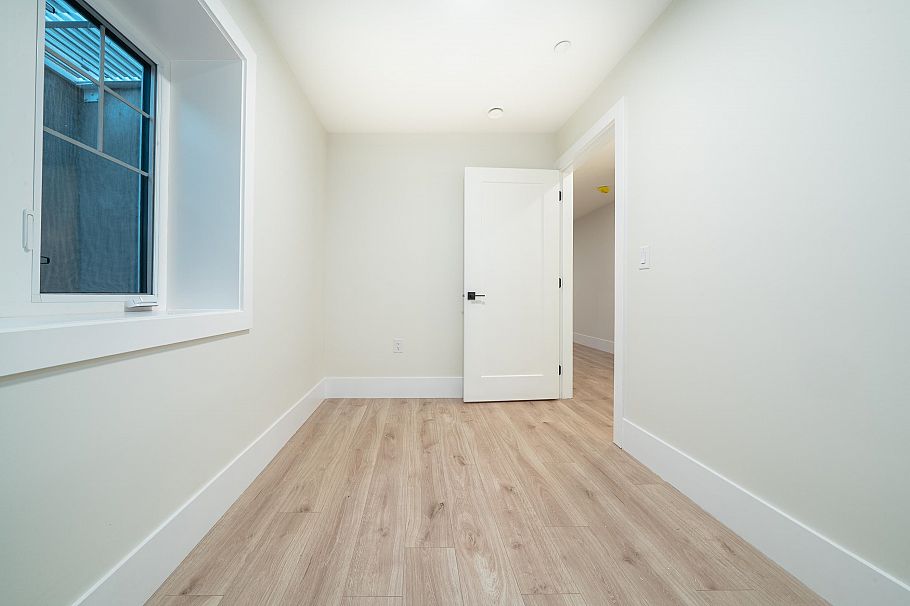970 Park Drive Vancouver, BC - 29