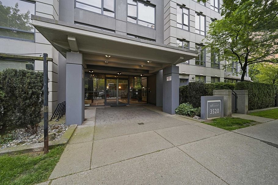 803 3520 Crowley Drive Vancouver, BC - 2