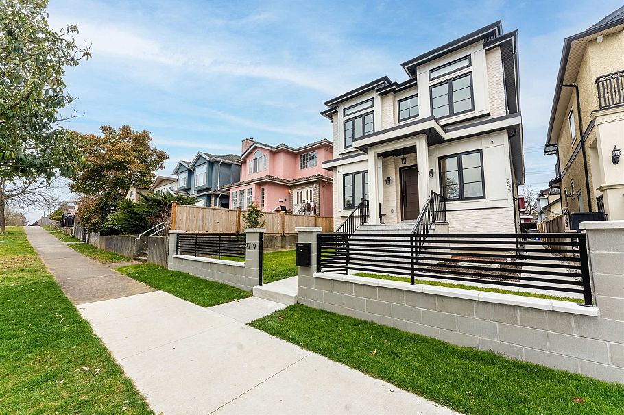 2719 E 46th Avenue Vancouver, BC - 33