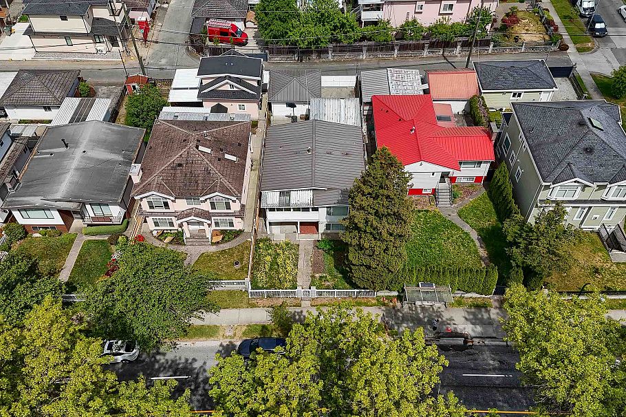 1743 E 49th Avenue Vancouver, BC - 24