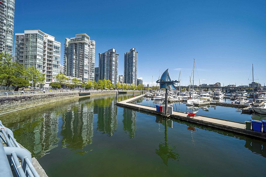 902 1199 Marinaside Crescent Vancouver, BC - 35