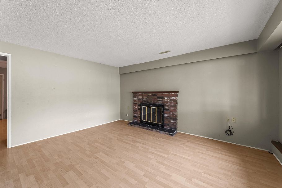 2514 E 49th Avenue Vancouver, BC - 3