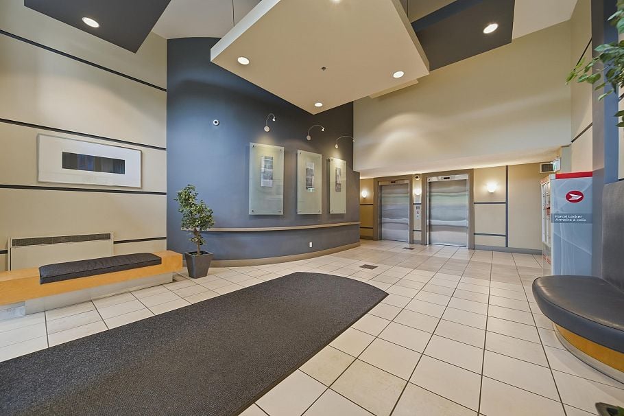 803 3520 Crowley Drive Vancouver, BC - 4