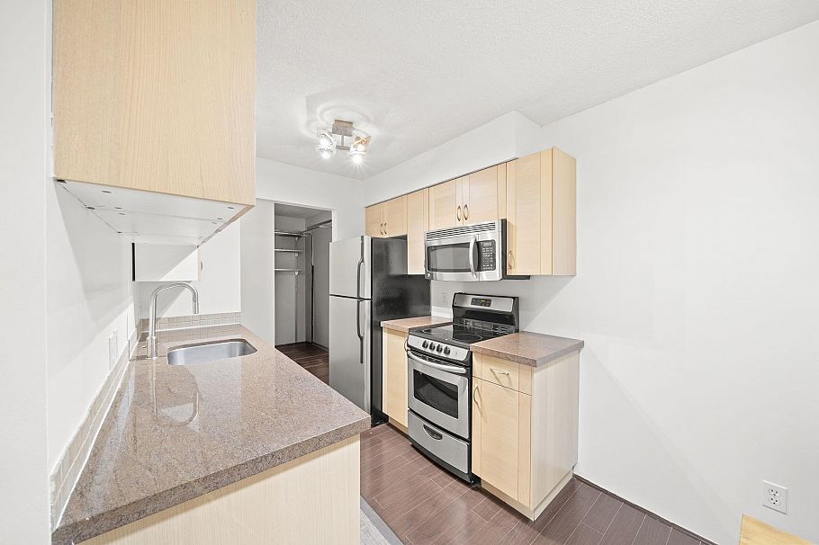 205 1585 E 4th Avenue Vancouver, BC - 12