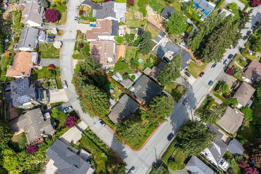 1380 Coleman Street North Vancouver, BC - 3