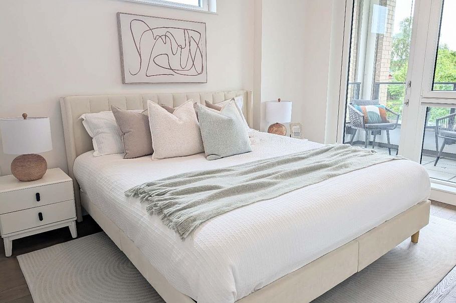 302 5383 Cambie Street Vancouver, BC - 5