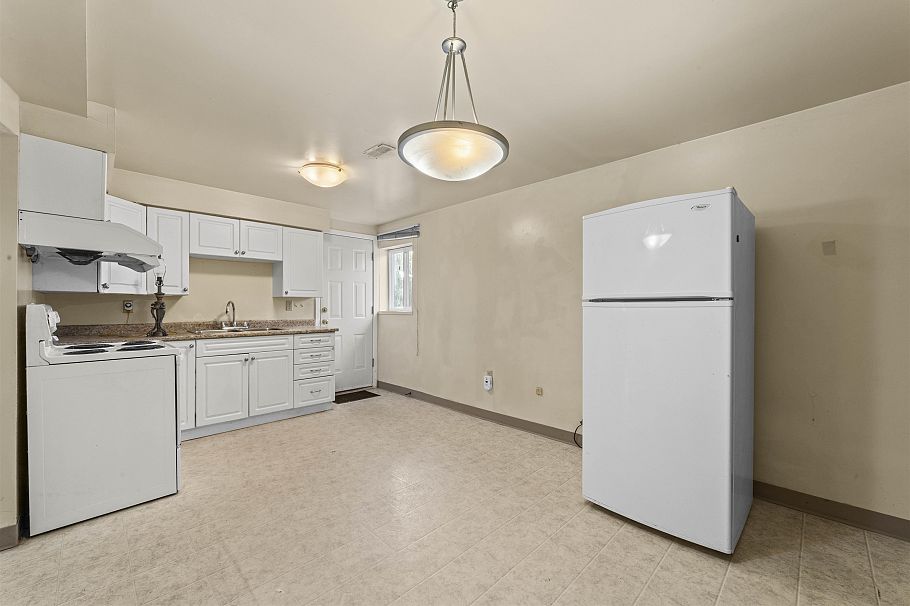 2514 E 49th Avenue Vancouver, BC - 15