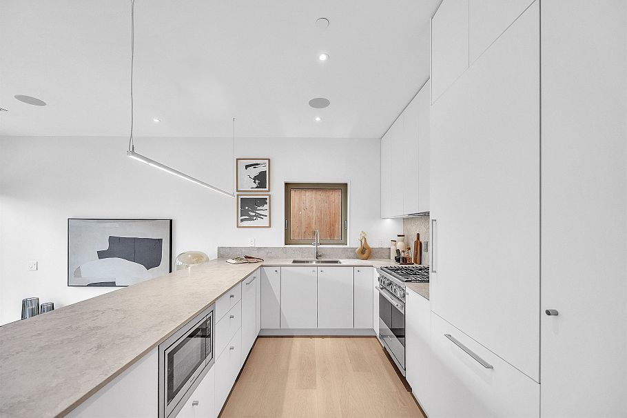 2 2915 E 5th Avenue Vancouver, BC - 4