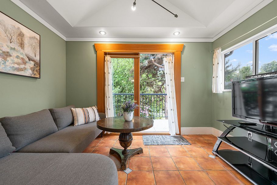 2820 W 13th Avenue Vancouver, BC - 9