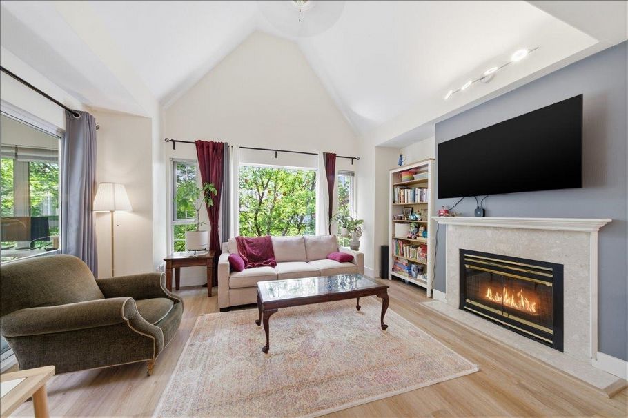 309 1550 Fell Avenue North Vancouver, BC - 2