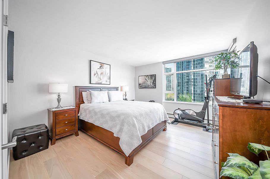 902 1199 Marinaside Crescent Vancouver, BC - 17