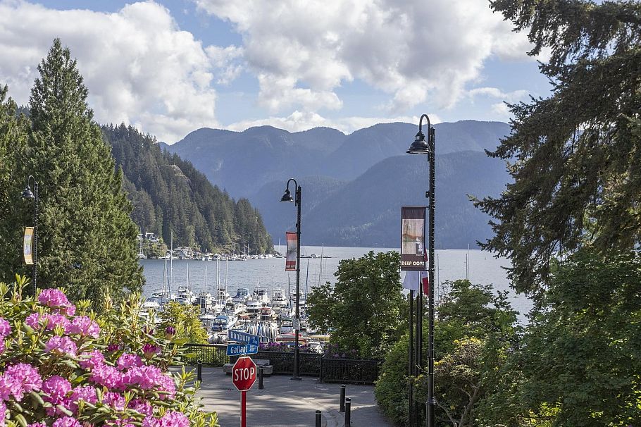 2 2151 Banbury Road North Vancouver, BC - 27
