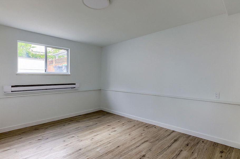1743 E 49th Avenue Vancouver, BC - 14