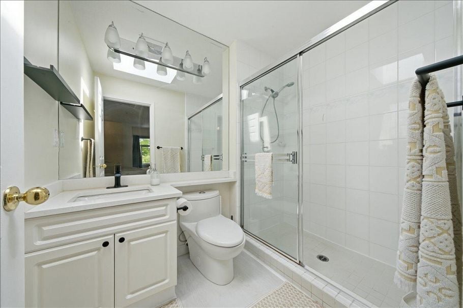 309 1550 Fell Avenue North Vancouver, BC - 18