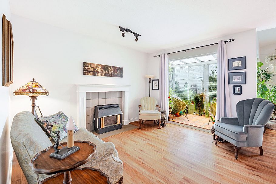 3298 Mahon Avenue North Vancouver, BC - 2