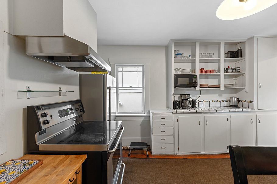 2820 W 13th Avenue Vancouver, BC - 4