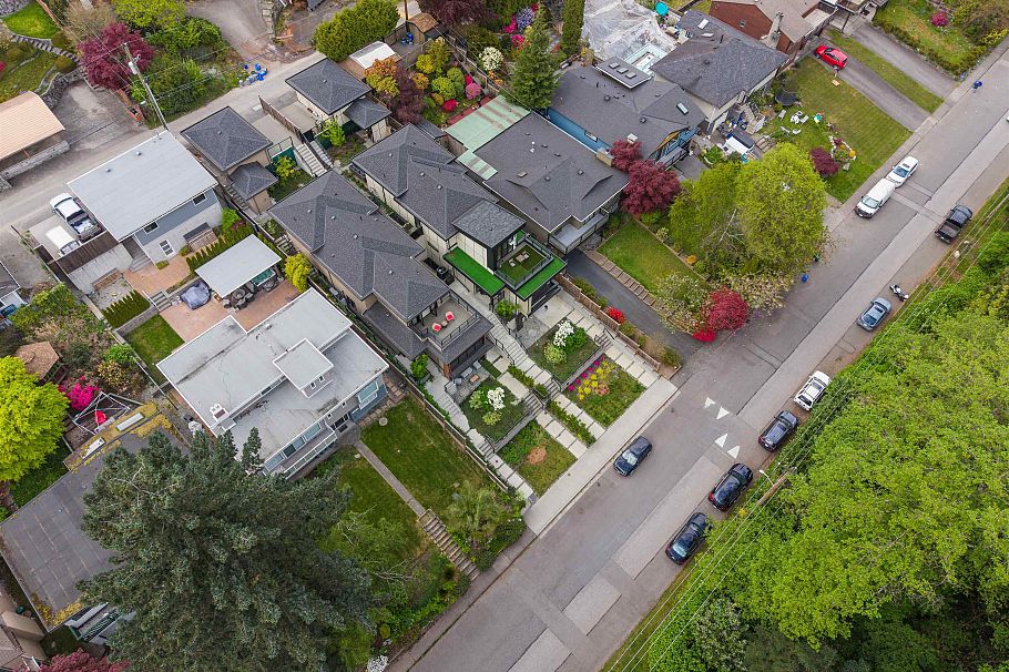 1126 Heywood Street North Vancouver, BC - 32