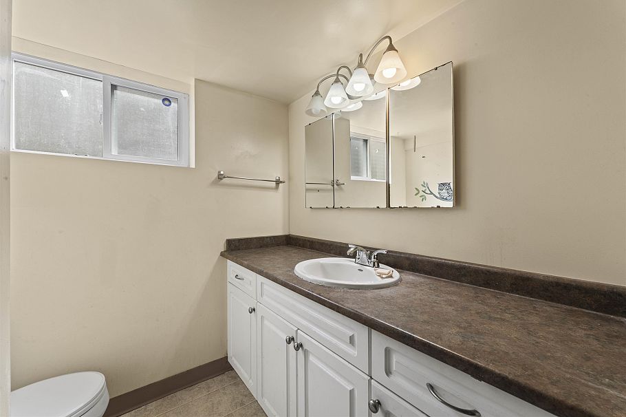 2514 E 49th Avenue Vancouver, BC - 13