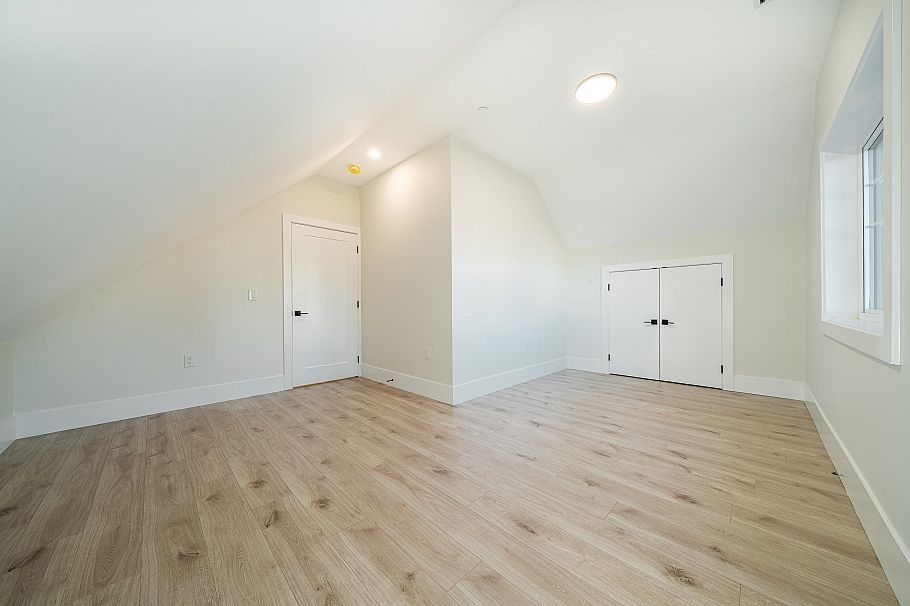 972 Park Drive Vancouver, BC - 21