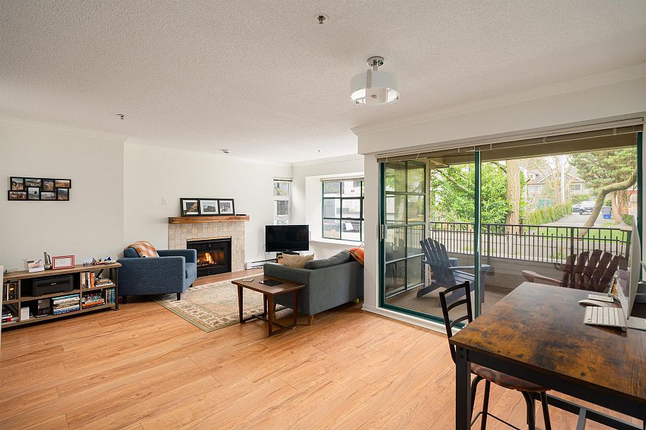 205 3788 W 8th Avenue Vancouver, BC - 3