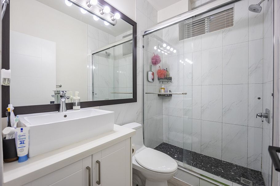 3123 E 7th Avenue Vancouver, BC - 32