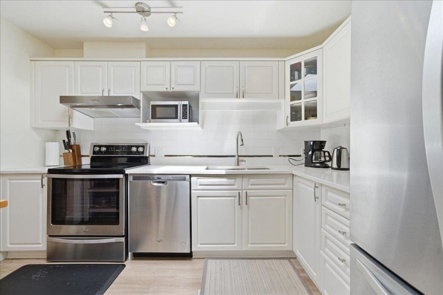 309 1550 Fell Avenue North Vancouver, BC - 10