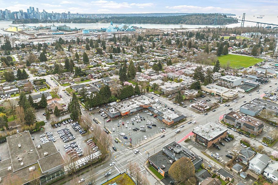 205 1518 Bowser Avenue North Vancouver, BC - 34