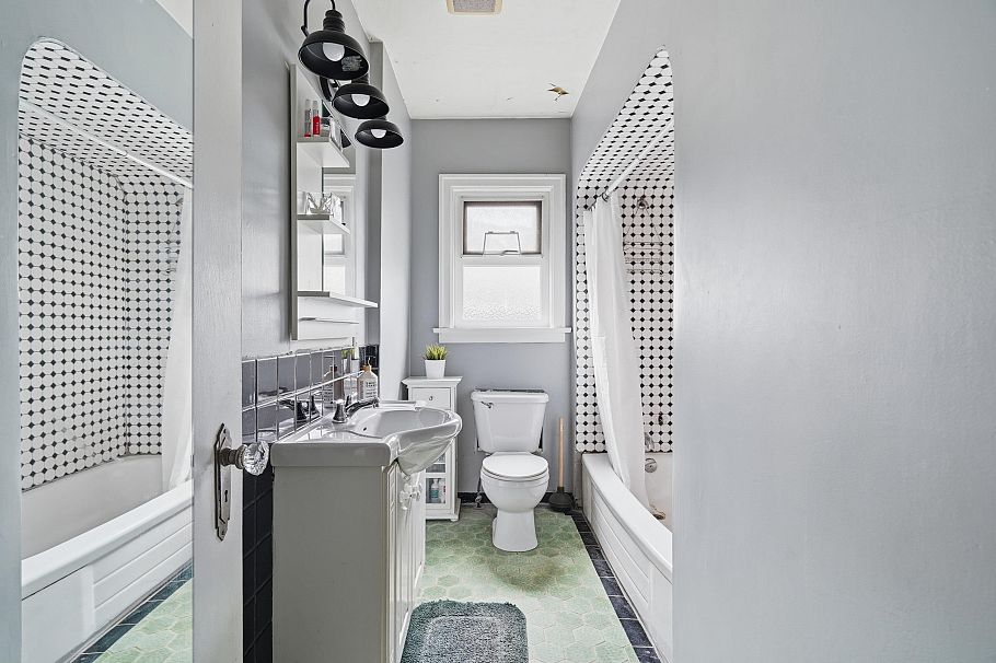 2349 E Pender Street Vancouver, BC - 20