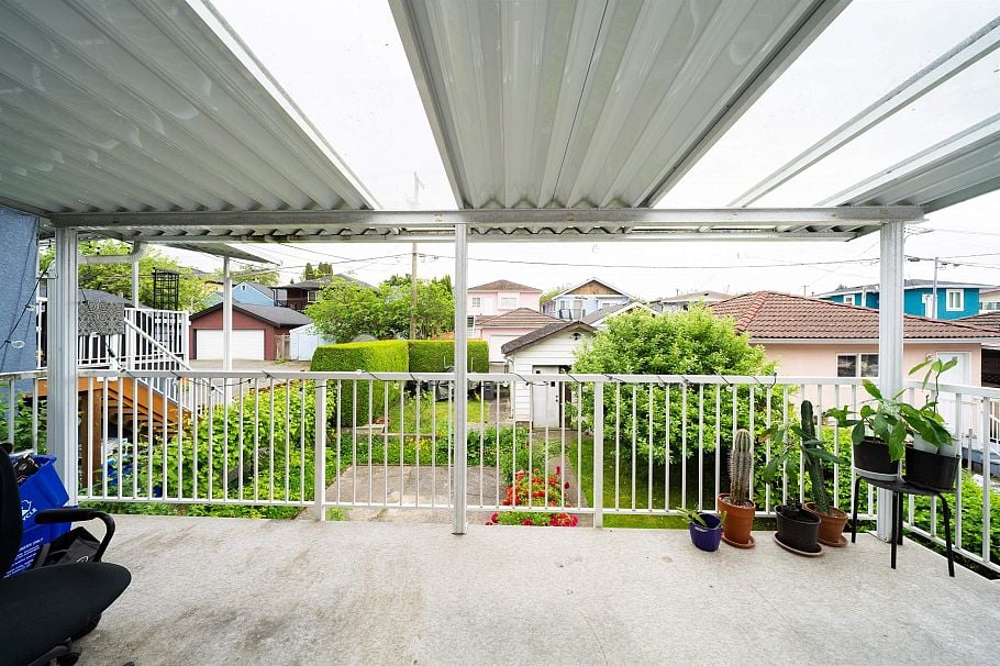 2066 E 23rd Avenue Vancouver, BC - 27