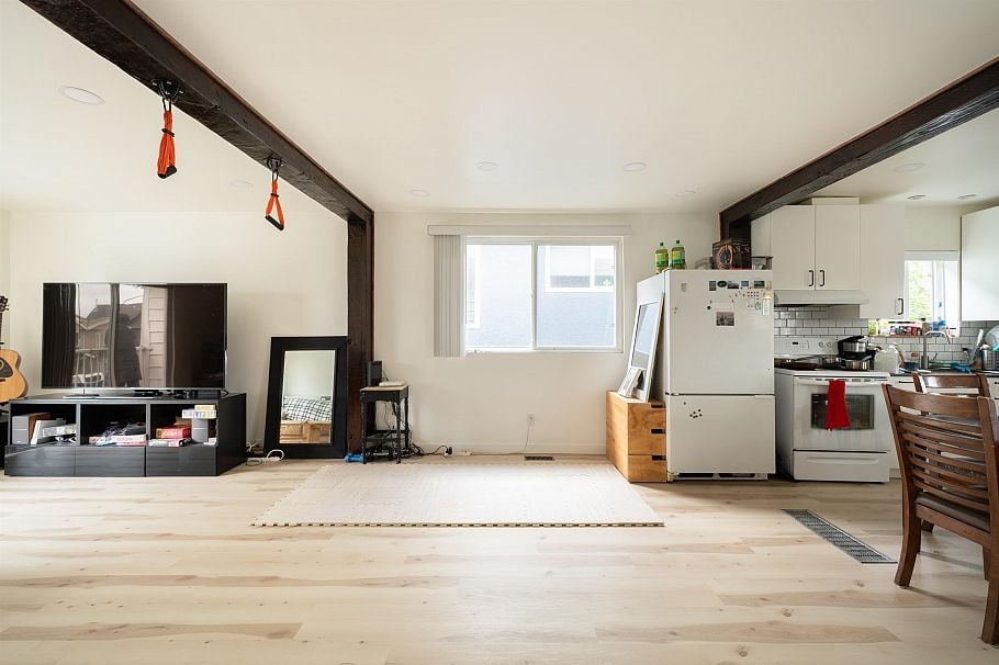 2066 E 23rd Avenue Vancouver, BC - 9