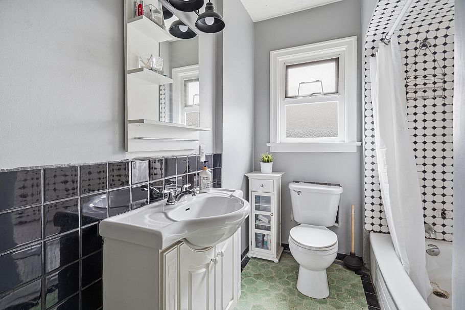 2349 E Pender Street Vancouver, BC - 21