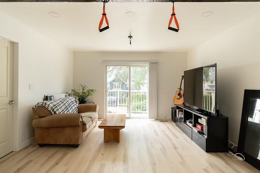 2066 E 23rd Avenue Vancouver, BC - 4
