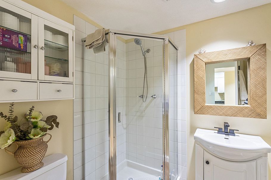 205 1518 Bowser Avenue North Vancouver, BC - 13