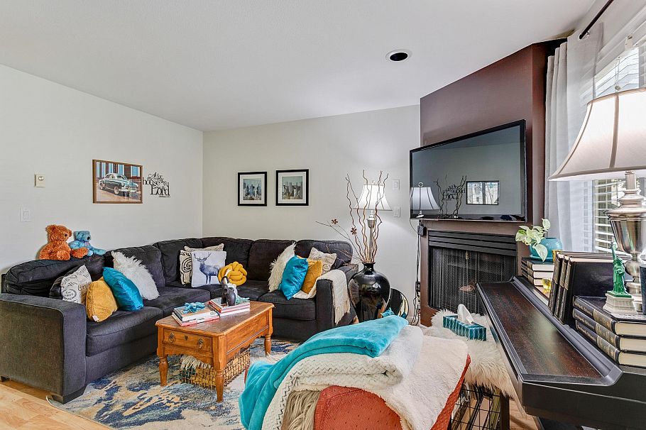 205 1518 Bowser Avenue North Vancouver, BC - 3