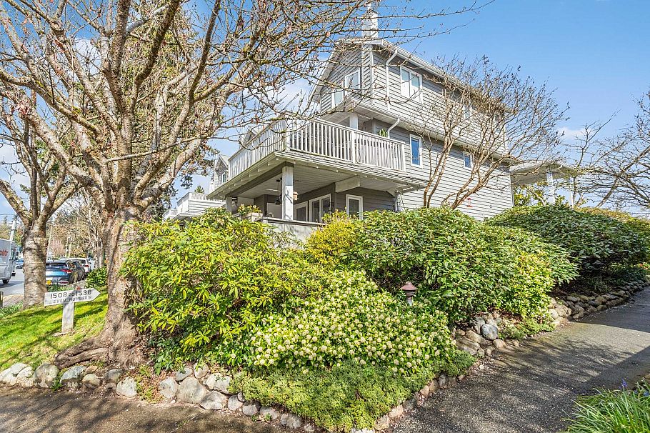 205 1518 Bowser Avenue North Vancouver, BC - 1