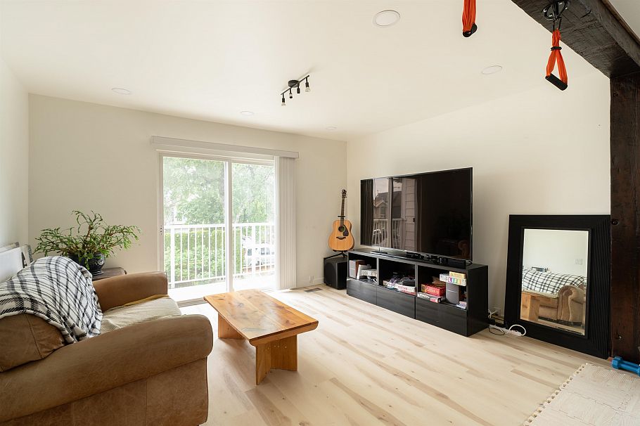 2066 E 23rd Avenue Vancouver, BC - 5