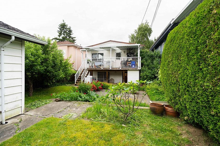 2066 E 23rd Avenue Vancouver, BC - 31