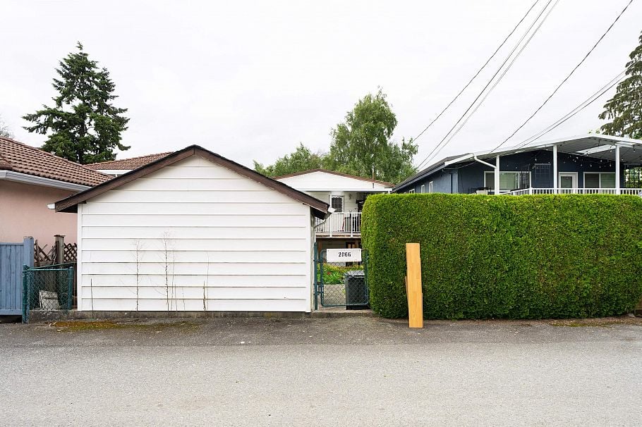 2066 E 23rd Avenue Vancouver, BC - 32