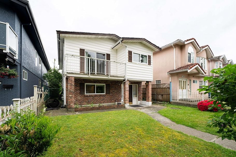 2066 E 23rd Avenue Vancouver, BC - 3