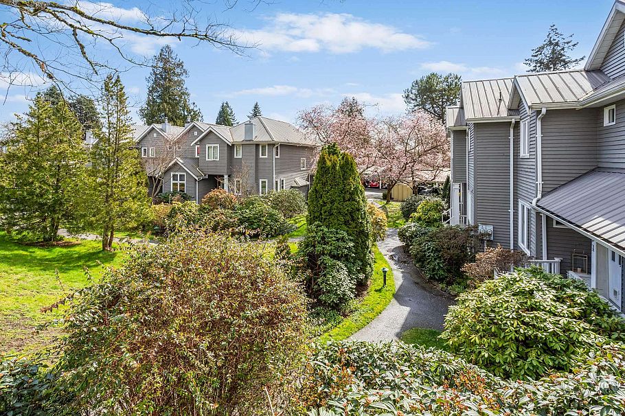 205 1518 Bowser Avenue North Vancouver, BC - 26