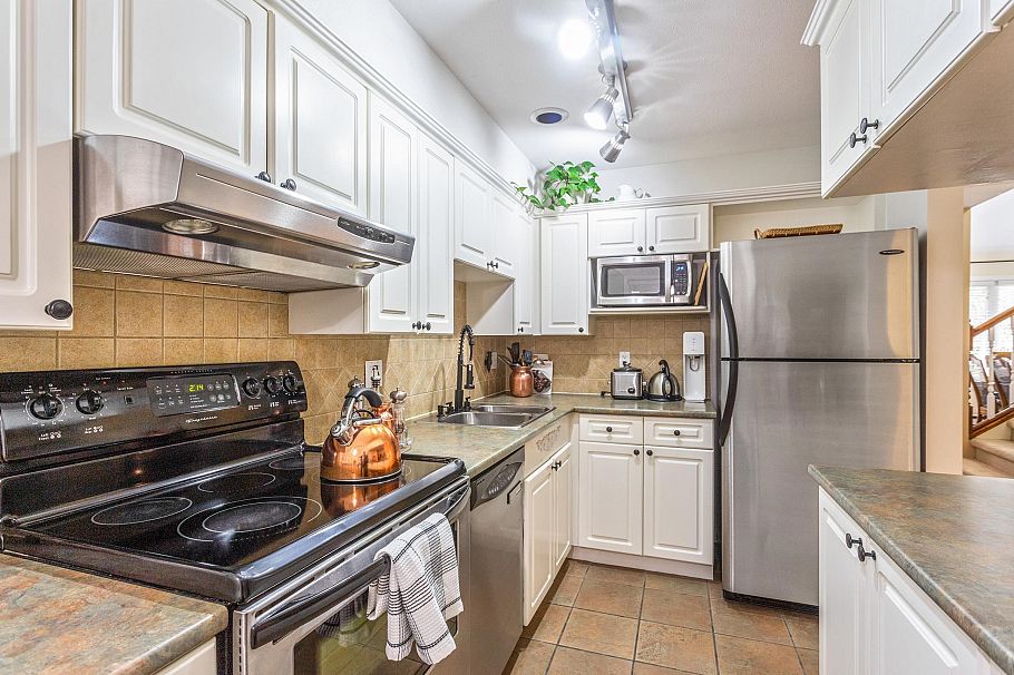 205 1518 Bowser Avenue North Vancouver, BC - 8