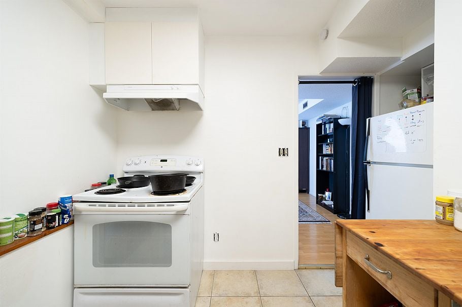2066 E 23rd Avenue Vancouver, BC - 25