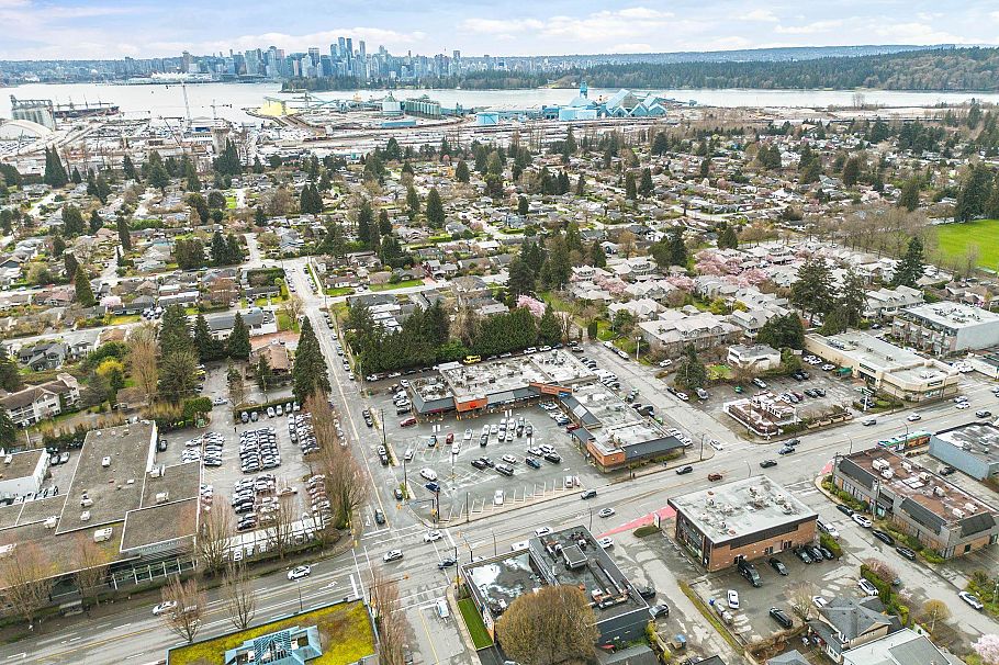 205 1518 Bowser Avenue North Vancouver, BC - 35