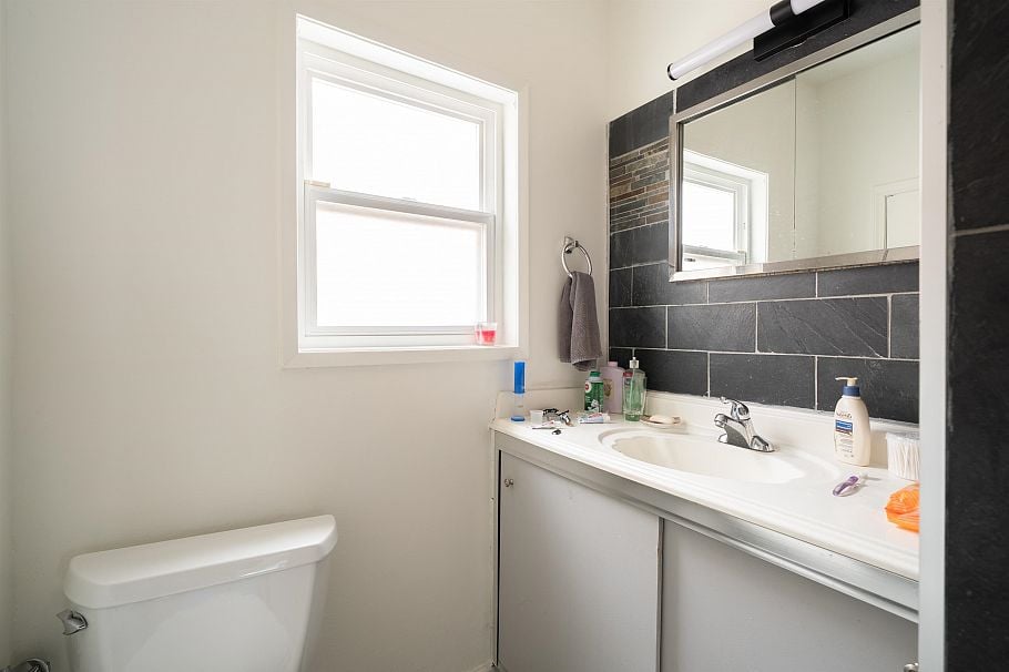 2066 E 23rd Avenue Vancouver, BC - 17