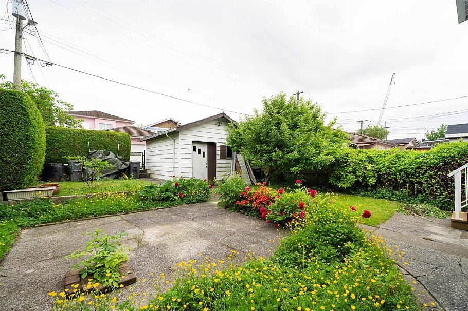 2066 E 23rd Avenue Vancouver, BC - 29