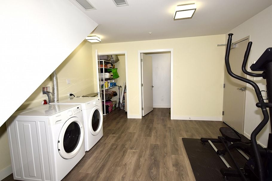 759 W 41st Avenue Vancouver, BC - 10