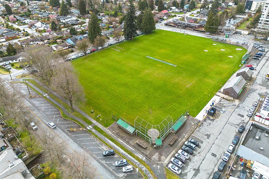 205 1518 Bowser Avenue North Vancouver, BC - 38