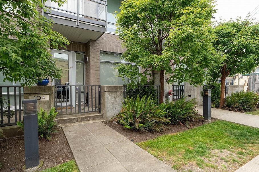 104 1591 Bowser Avenue North Vancouver, BC - 4