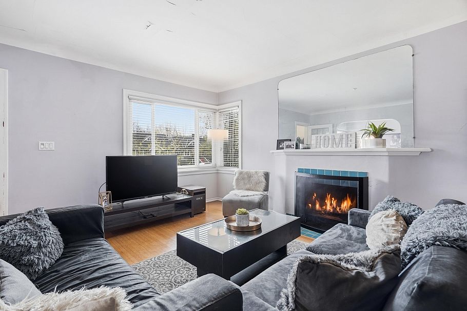 2349 E Pender Street Vancouver, BC - 8